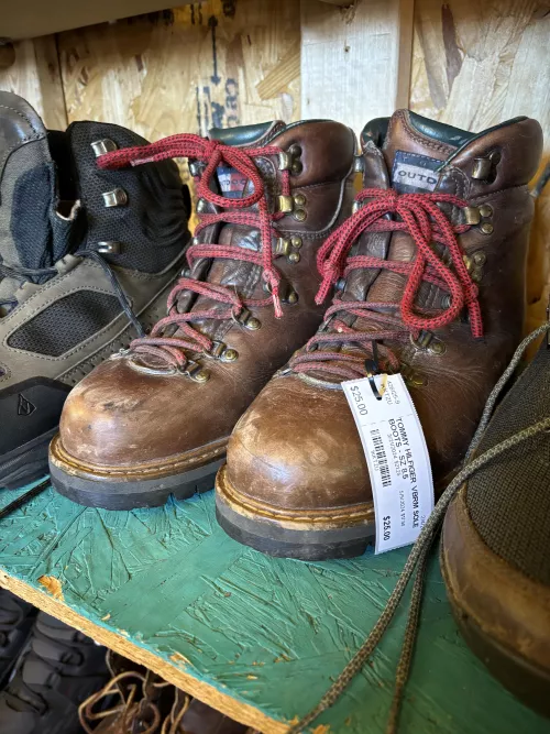 Can anyone identify these? They’re Tommy Hilfiger but that’s all I know. by kitchenAid_mixer