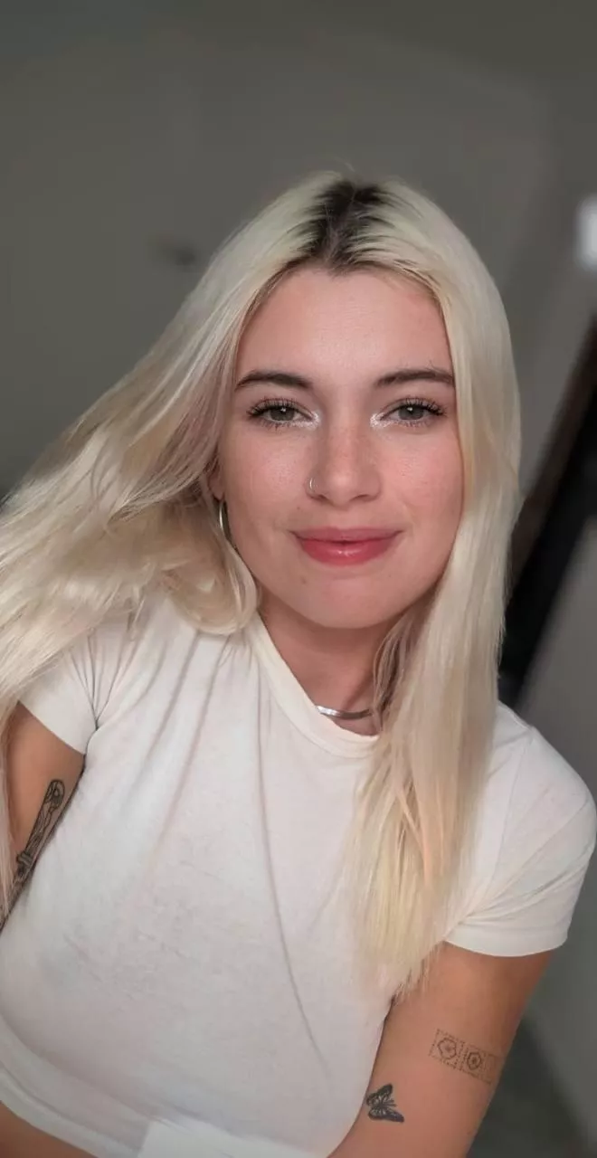 could u resist a petite blonde girl posted by Gain-Oblong471