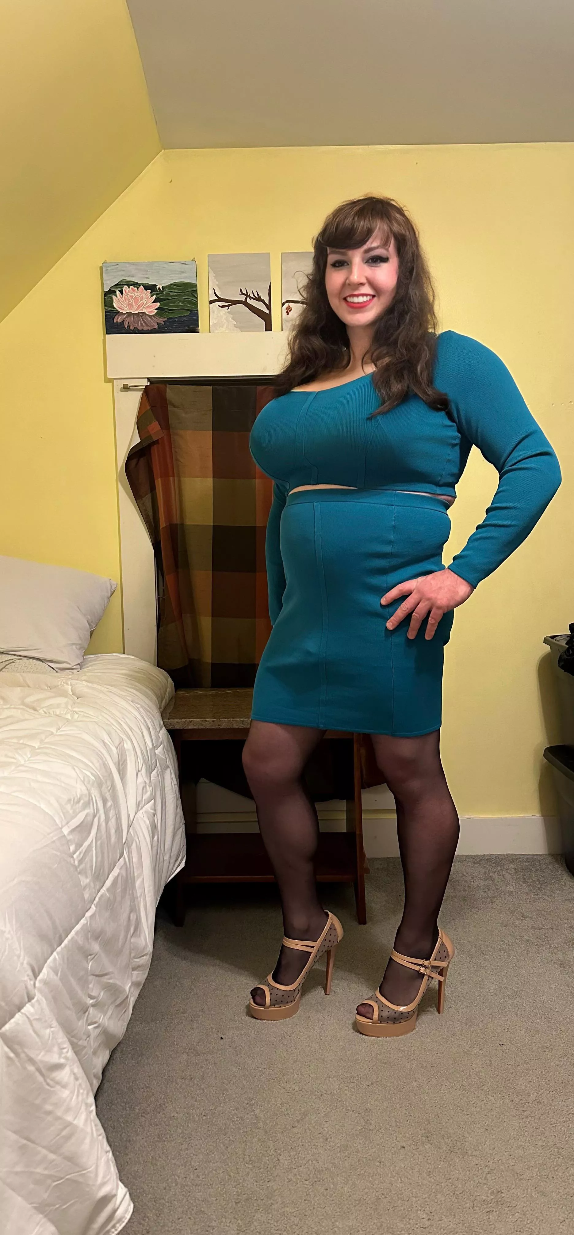 First day at your new job, and you notice your boss has something hiding under her skirt… posted by sissycassie710