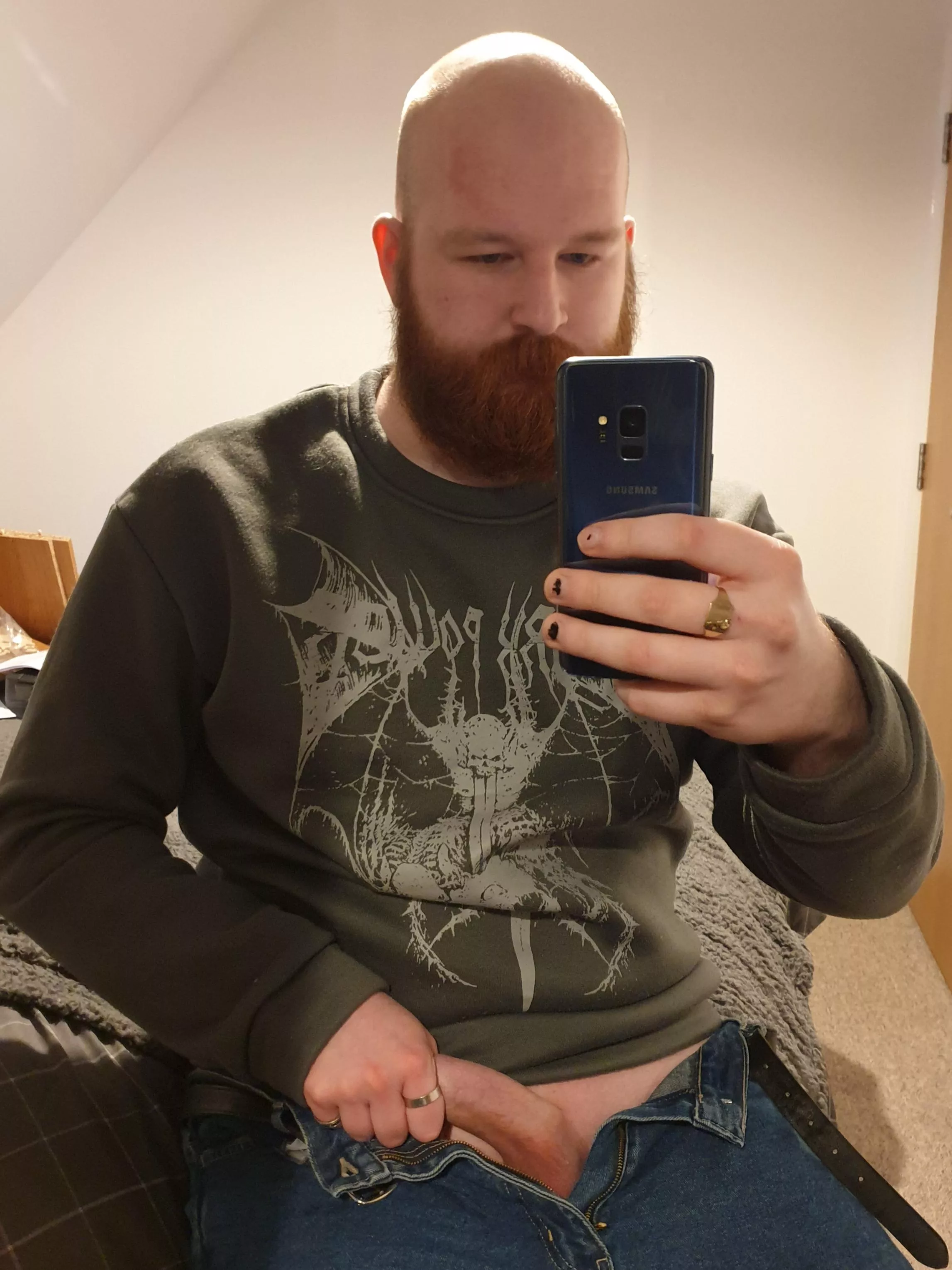 Happy Monday 😊 posted by Theguywhosdoingok