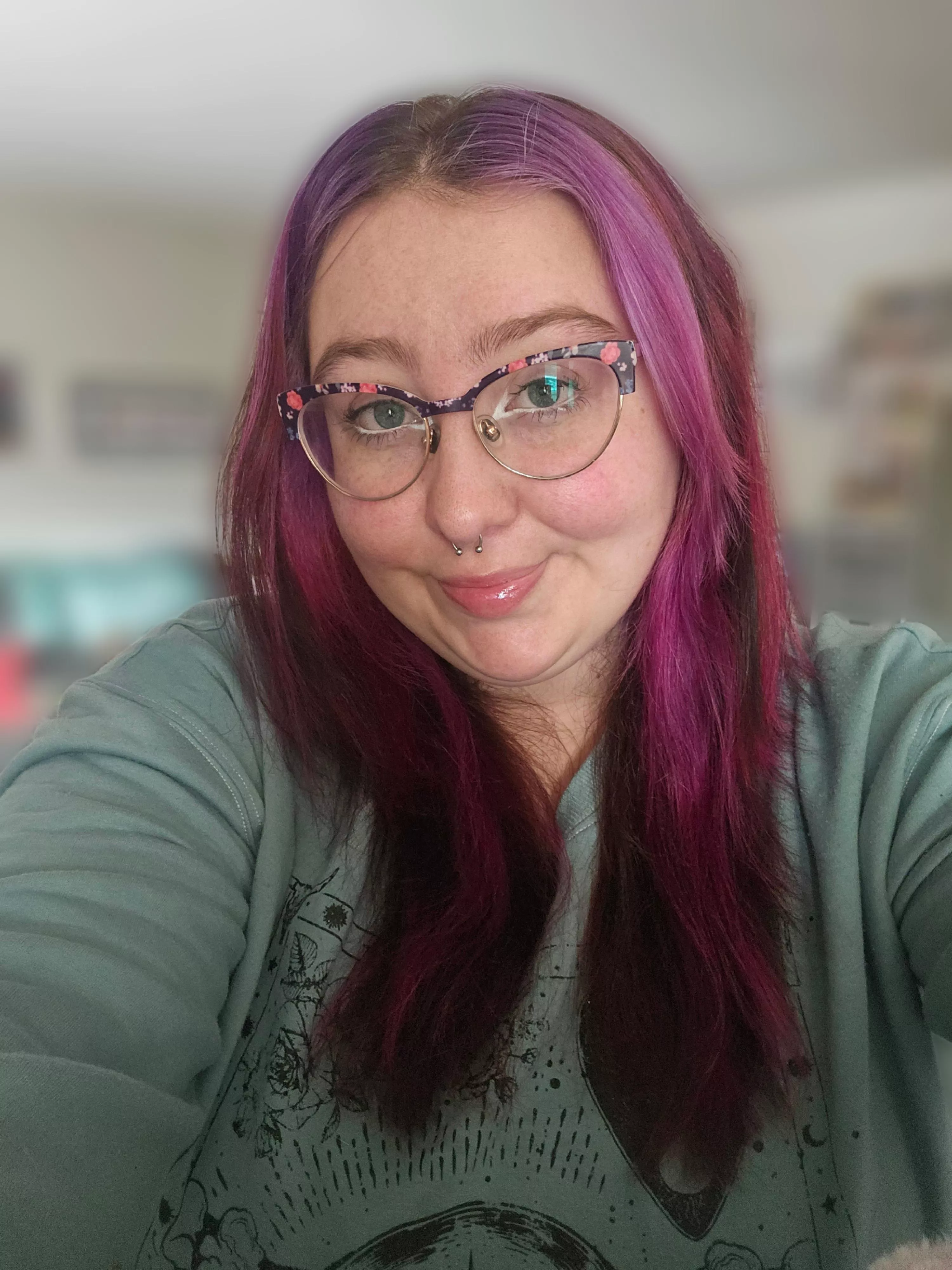 Hope you're having a good Monday 💗 posted by sapphiremelonz