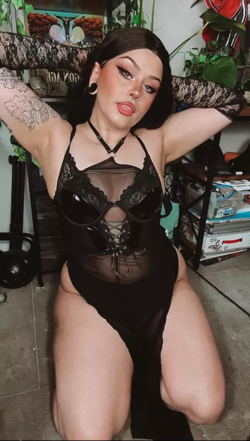 I enjoy taking sexy pictures likes this by NOMADTVS