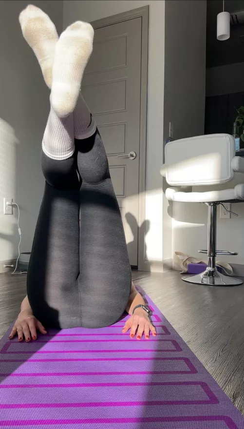 I find this position way too relaxing for some reason by cumwcourt