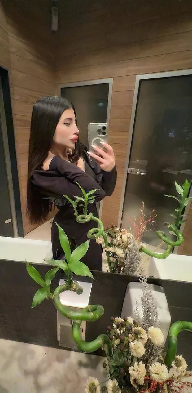 I love getting older men’s attention ☺️💗 posted by suteljeui