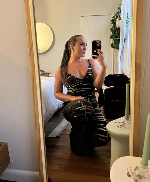 i love to take selfies in all my outfits by lisaaalove