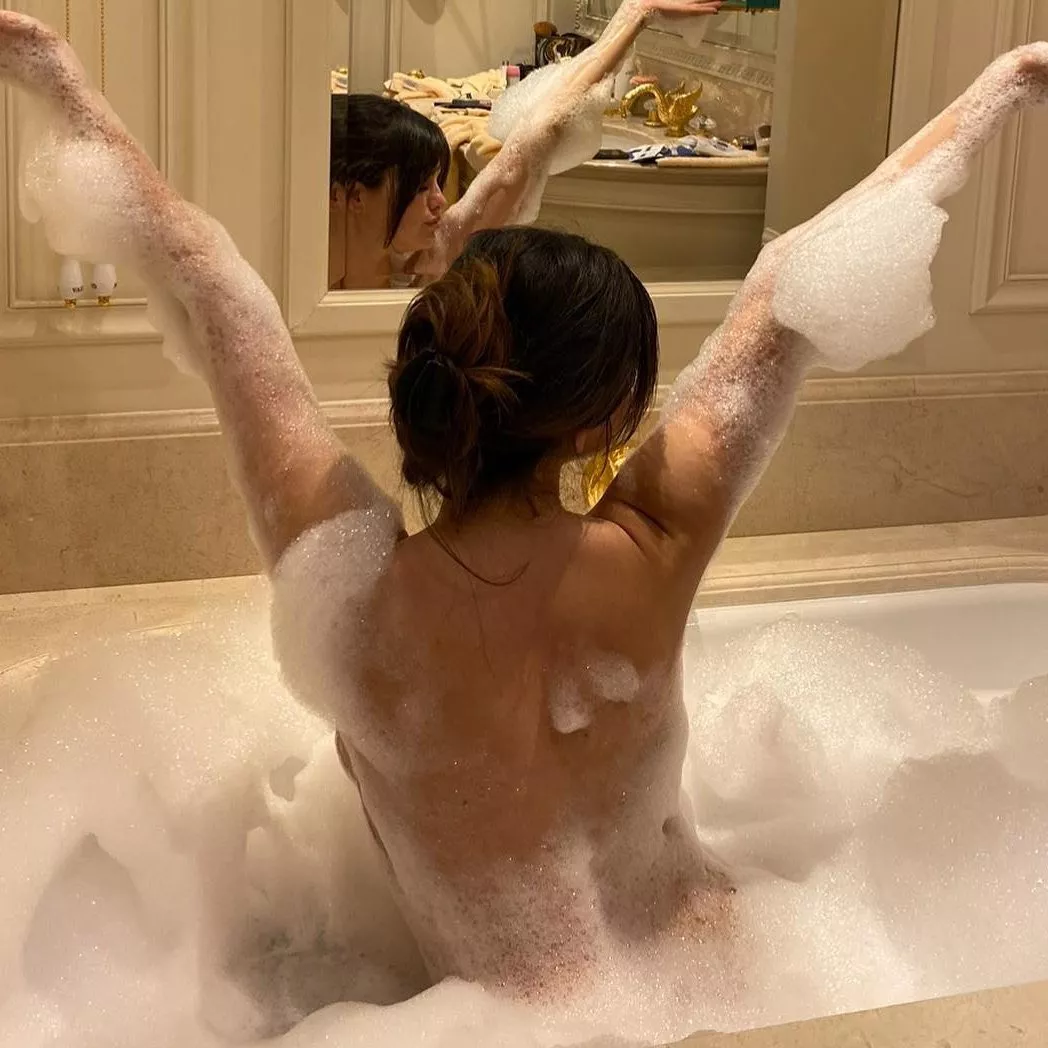 is this count #Selena  posted by neerajuchiha