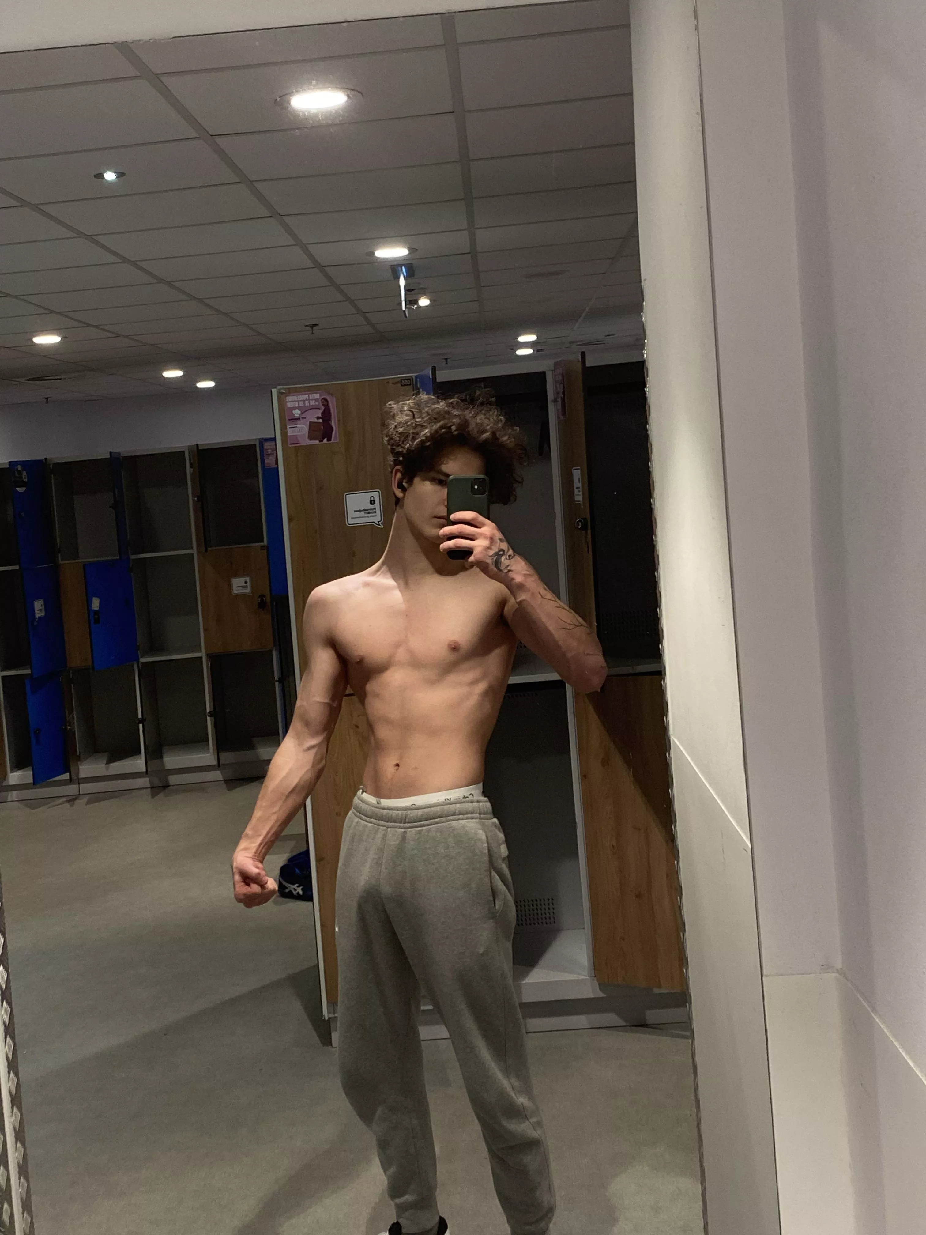 Looking for SD 🥵 posted by Sensitive-Scene4738