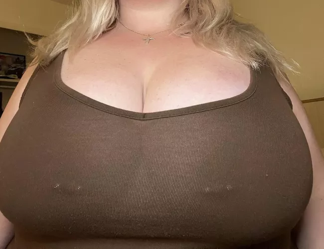 Love when they poke through by toxicblond3