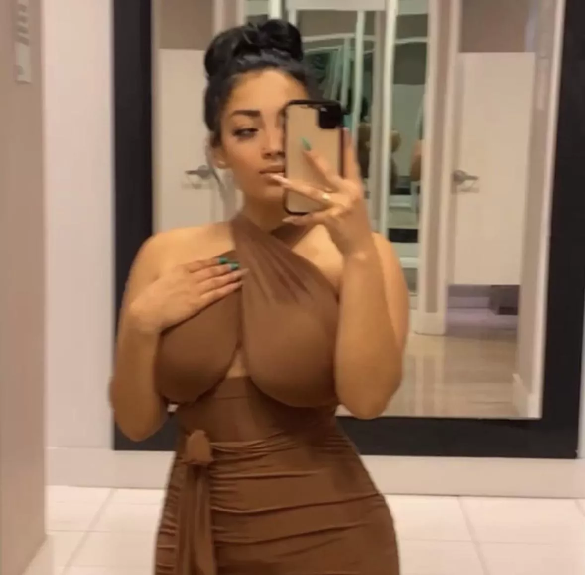 Massive in brown posted by anonymous123456_
