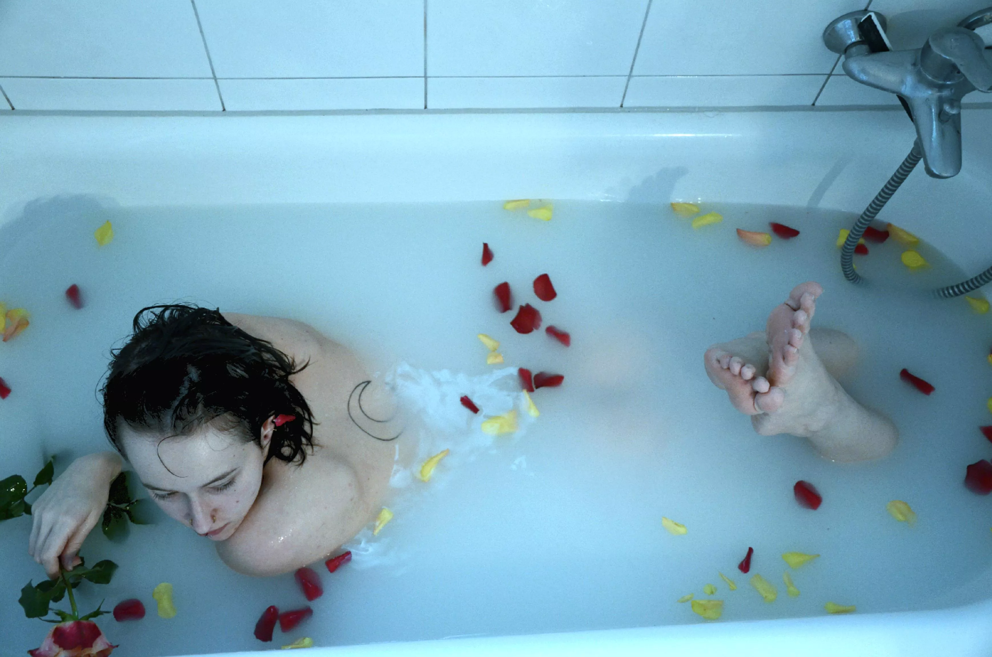 My first bathtub shoot 👀 posted by marydusa