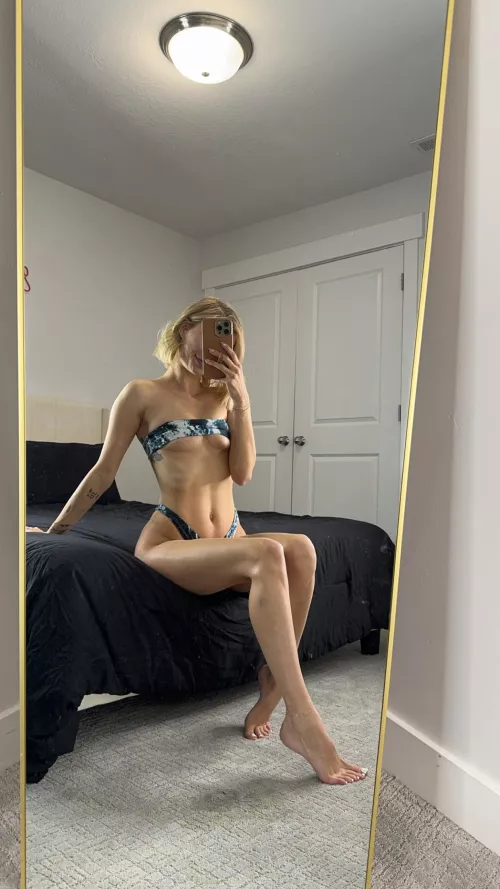 my little cute body wants to have some fun by aria_adams