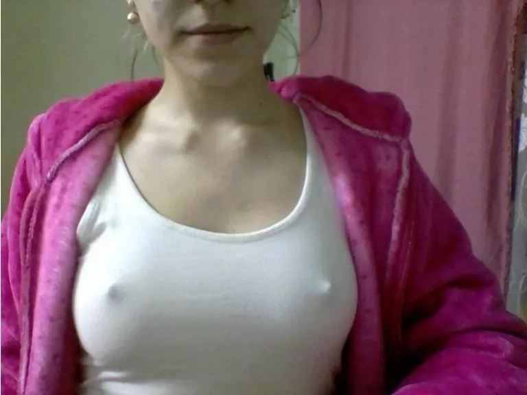 Never go outside without bra when is cold 🤭 posted by haga_kitty