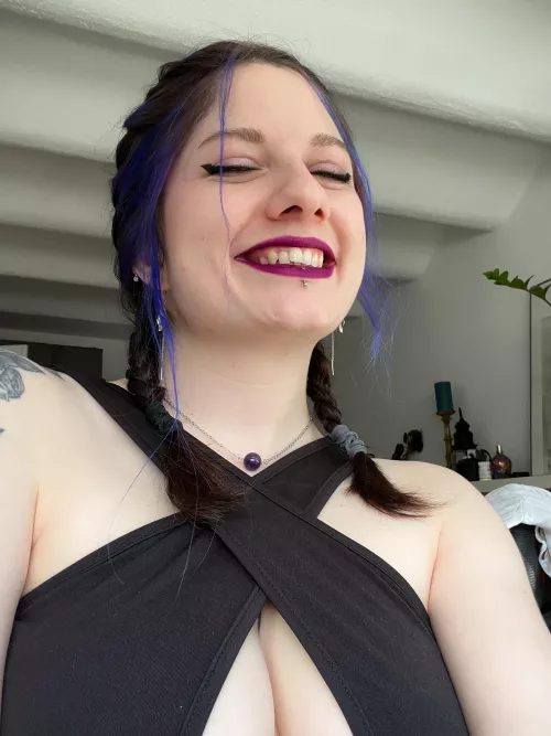 Sending good vibes [f] by Littlest_Fern