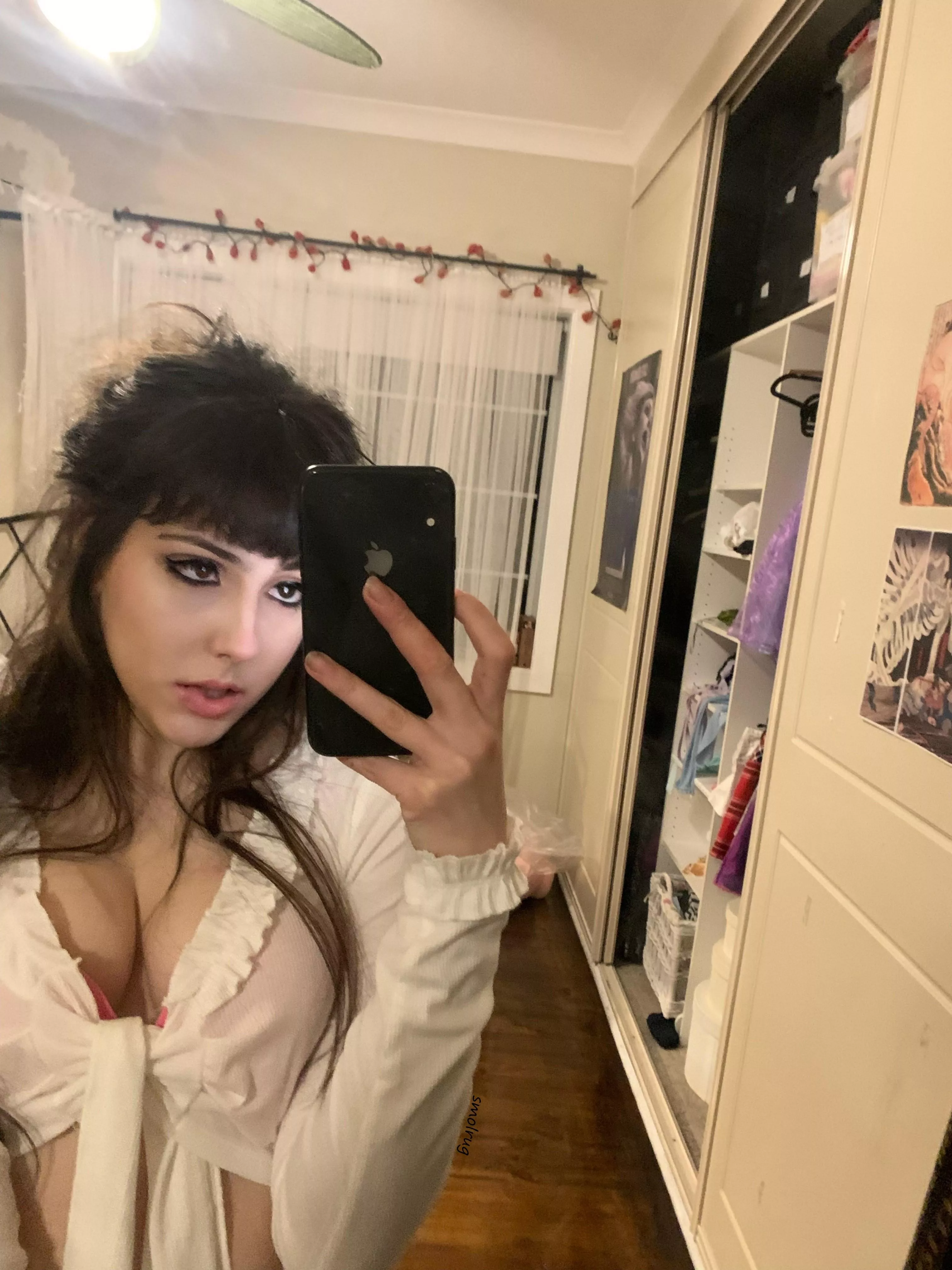 smol and horni in my room uwu 🤍18f posted by smolrug