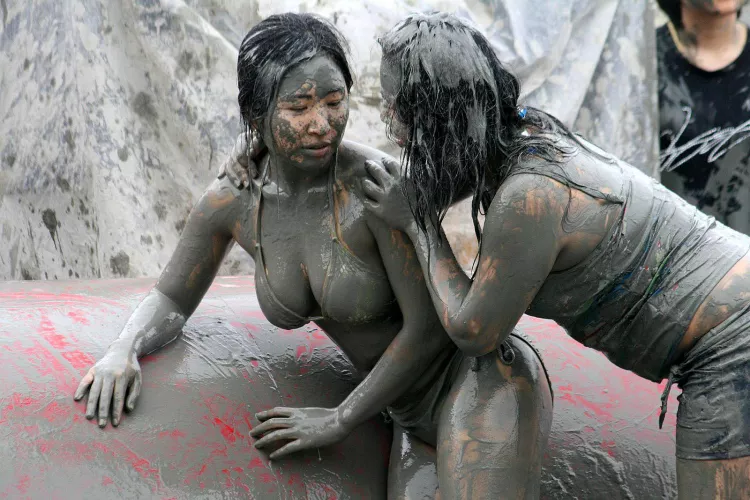 The absolute sexiest photo on Wikipedia is this babe mud wrestling by Connect-King-1700