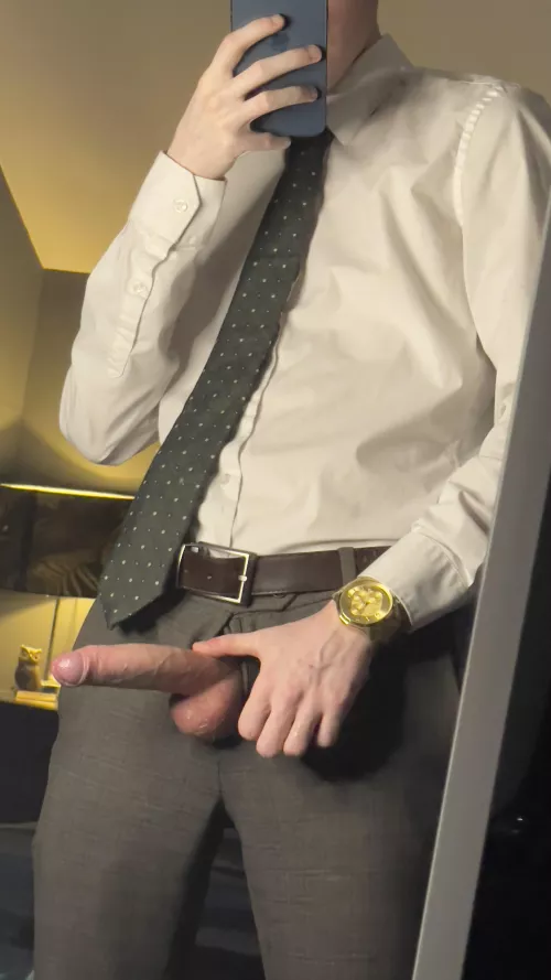 The manager needs to see you 😏 by McKibbz