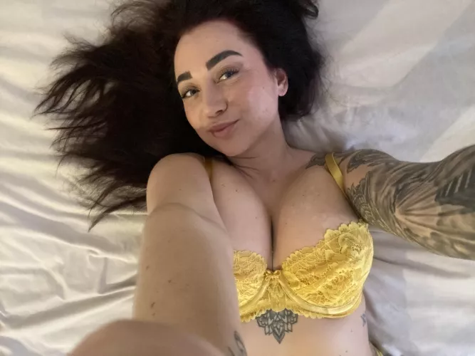 wanna stay awake w me by descendsclitoral22