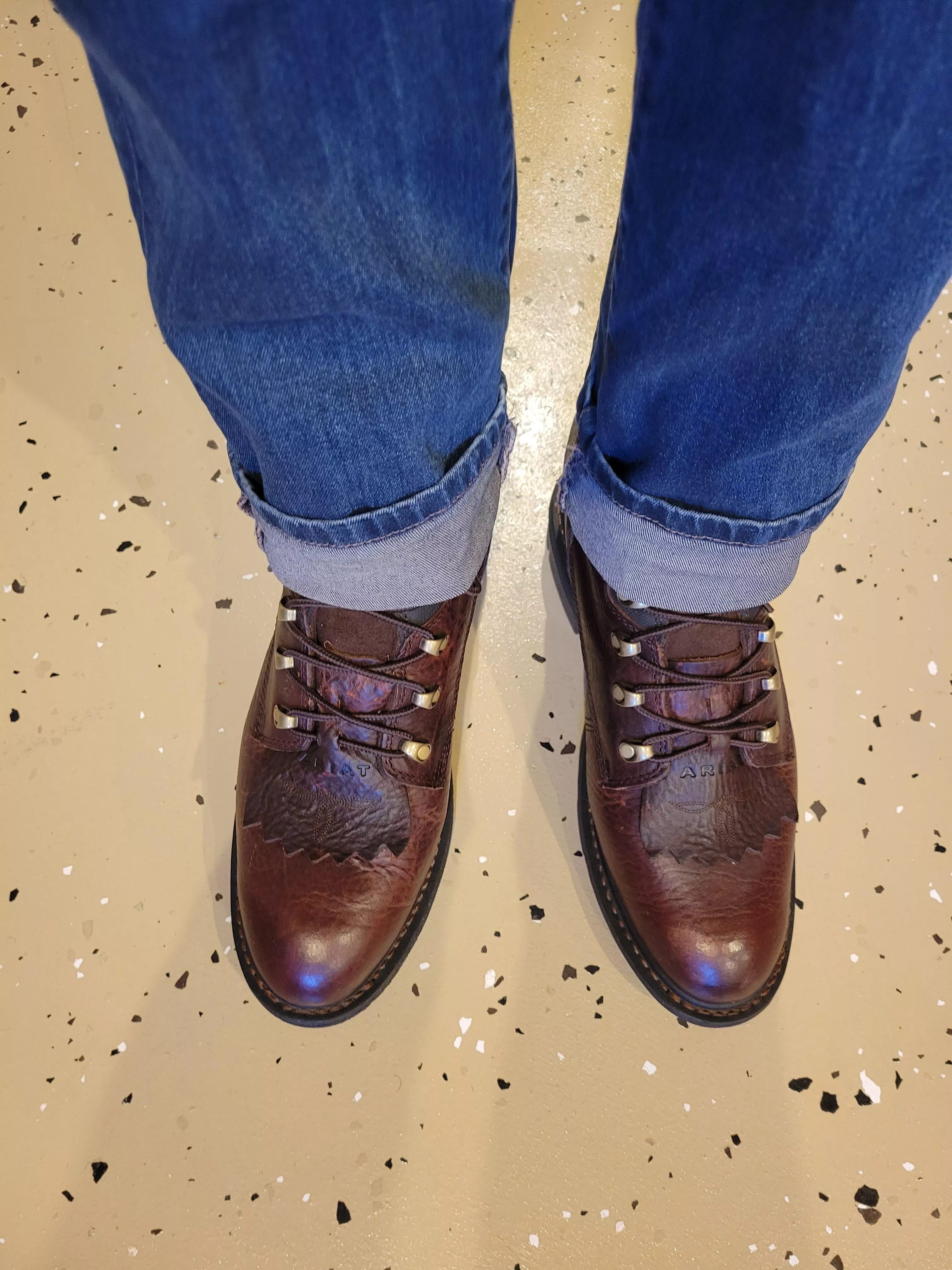 Wearing my thrift shop Ariat Hermosa XRs for the first time after cleaning them up and applying leather conditioner on them. Love them!  posted by onthewaymedia