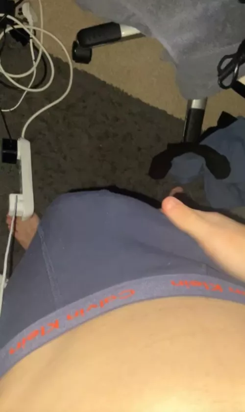 Who likes my bulge, dm me by Past_Researcher2779