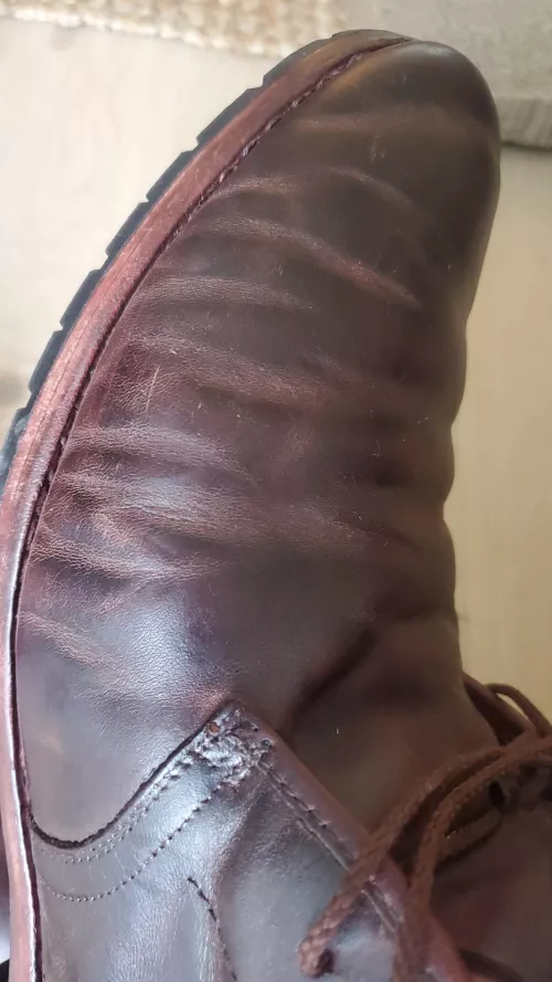 Why do the creases in my boot look like this?  by Admirable-Swim2735