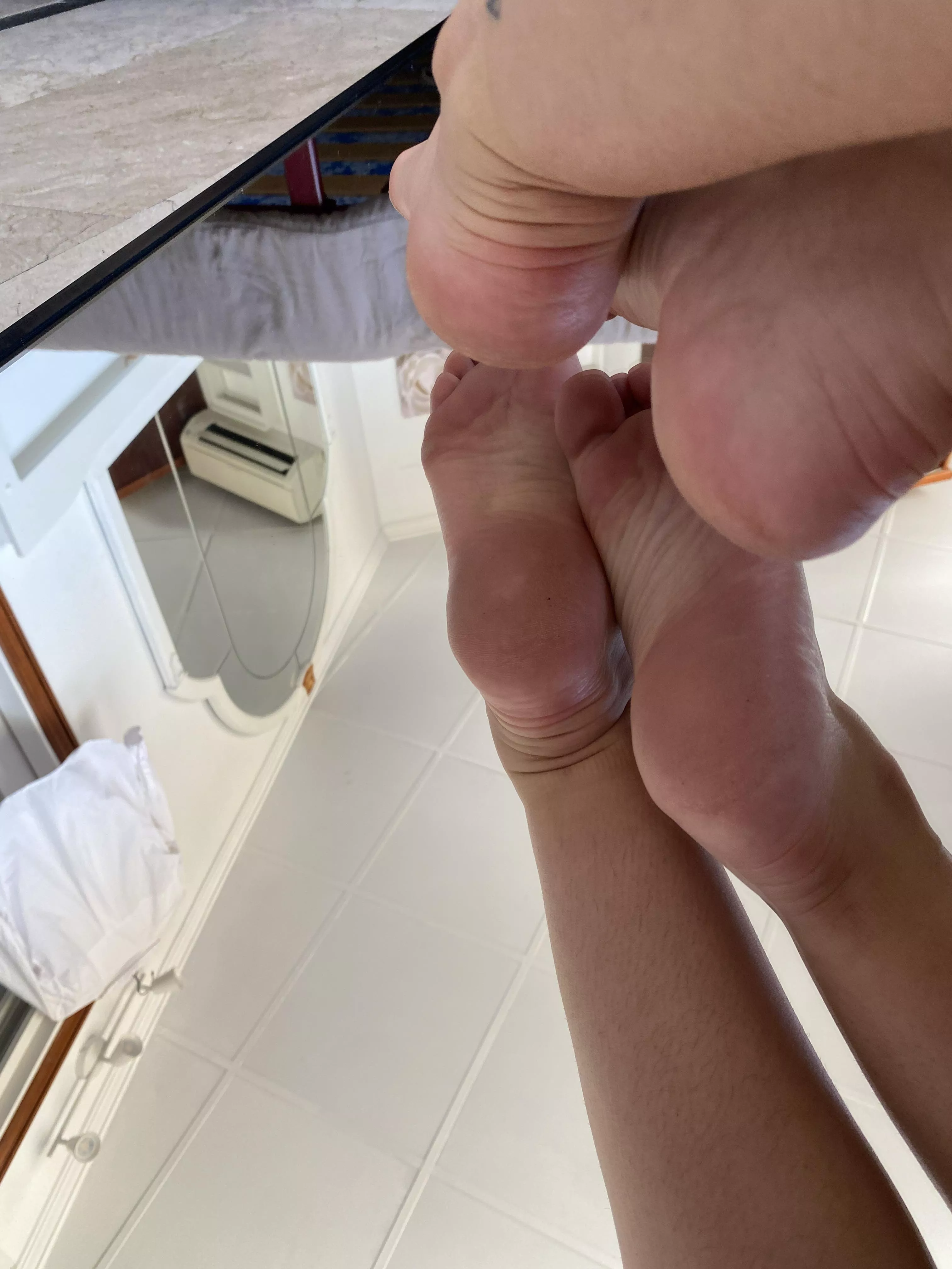 Worship my soles. posted by Miss_Sunshine_777