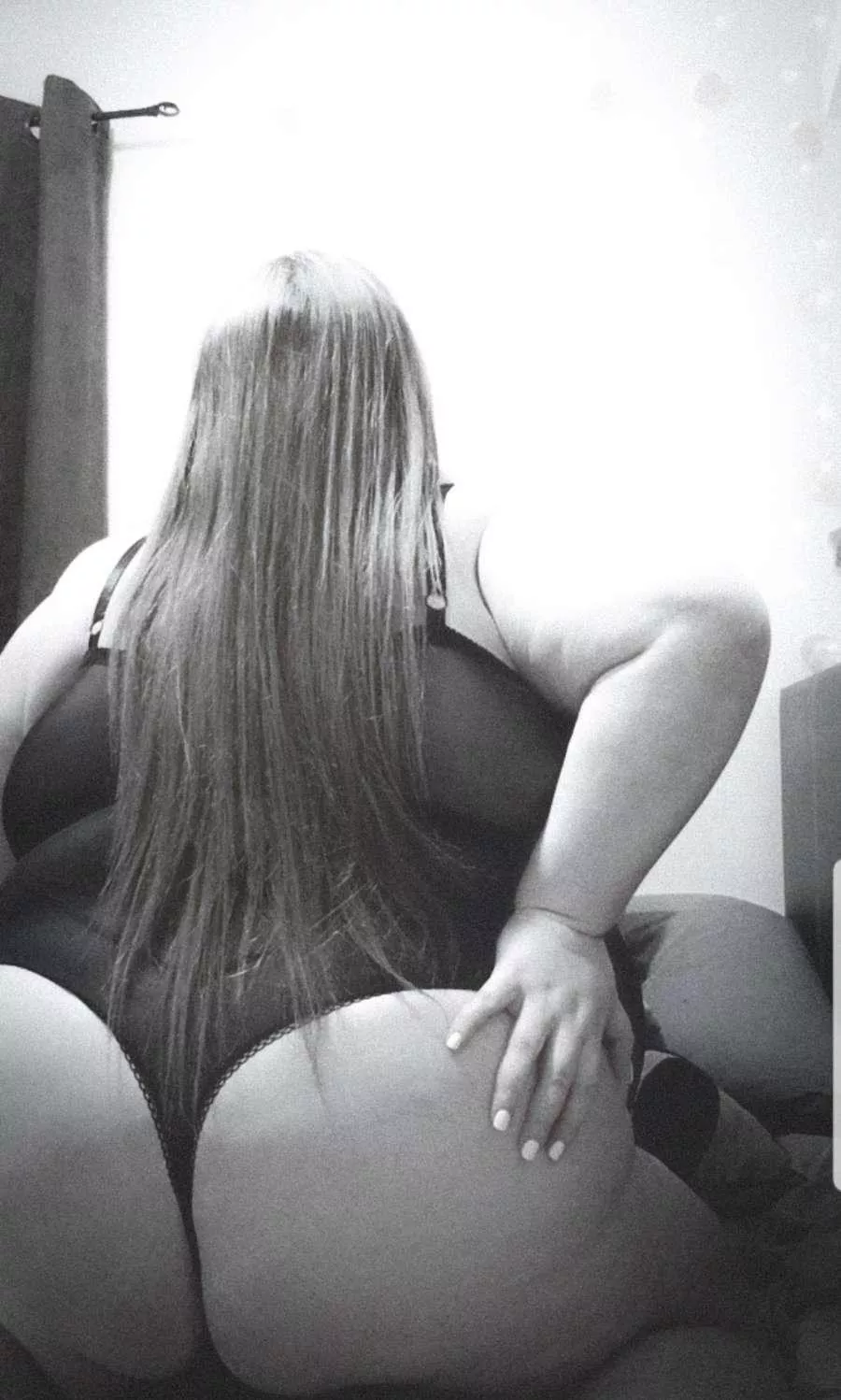 Would you wrap your hand in my hair to give me back shots?  posted by sweetlyxstacked