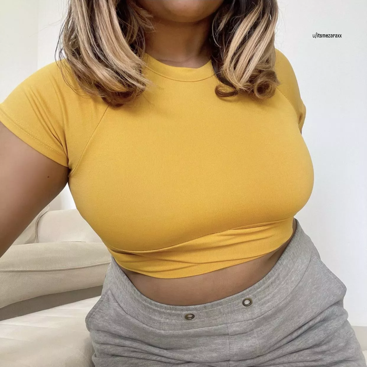 Yellow suits me really well :) posted by itsmezaraxx