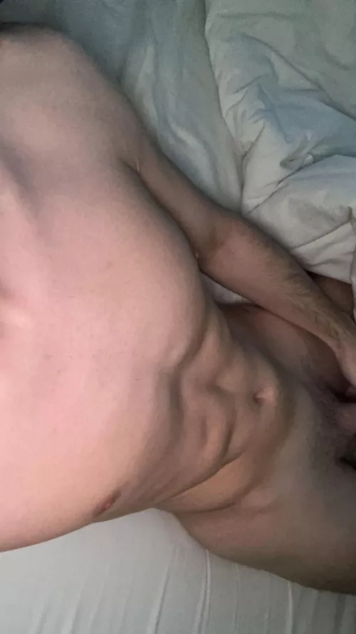 20 - fit / muscular guys only hmu to jerk;) send asl and be 19+ @rea9883 by rea9883