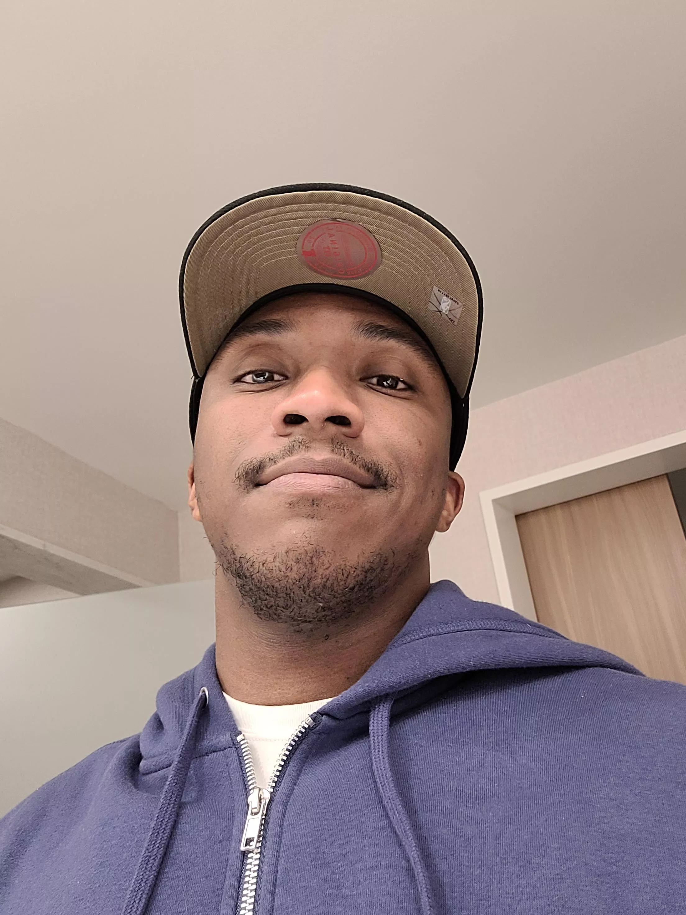 25 bi looking for cool guys to play with  posted by Professional_Fun_277