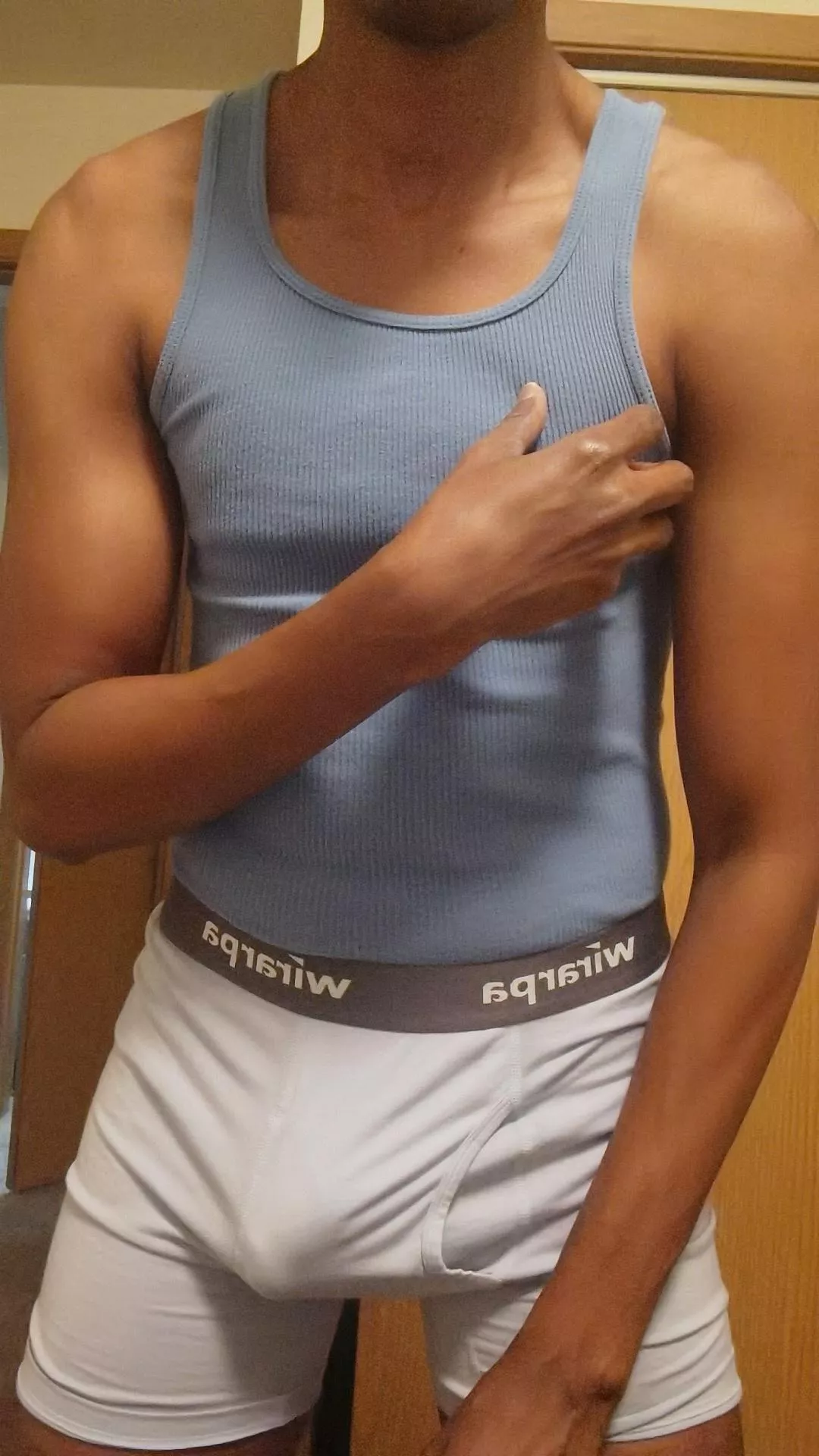 27 usa looking fit guys to chat/cam and share fantasies dlan645 posted by gymlocker3