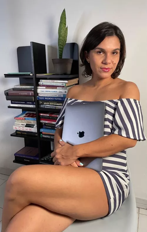 35F I'm your therapist let's talk about your fantasies by Jazzlike-Enthusiasm5