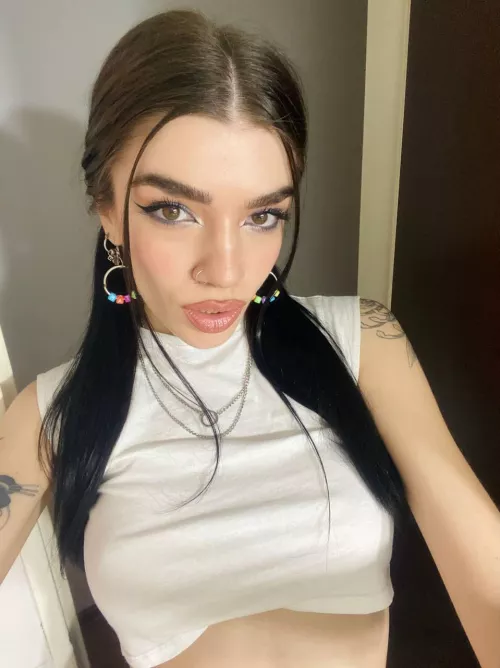 A girl should be like a butterfly, pretty to see, hard to catch. by dismesheltering91