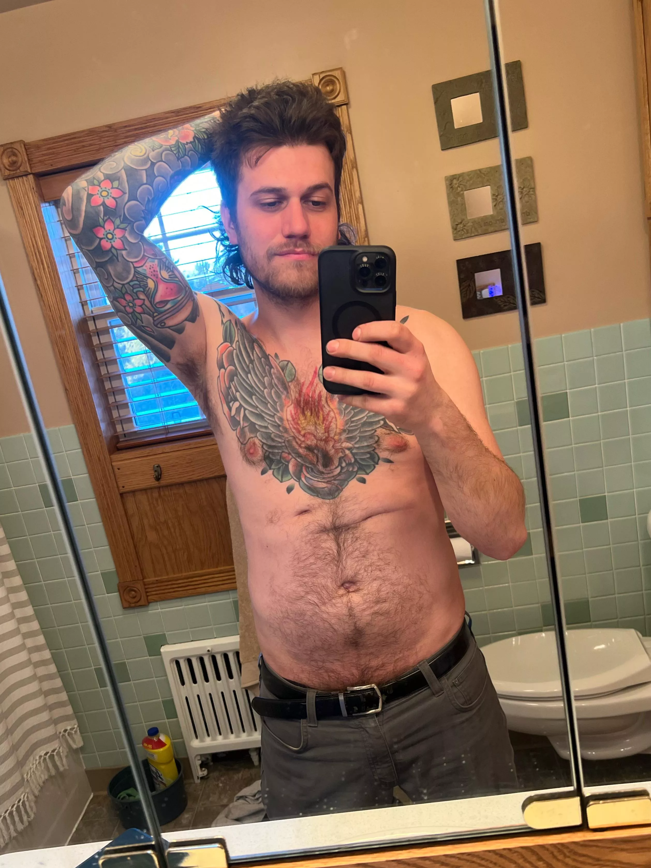 A little SFW pic :) DMs always welcome posted by metaln00d