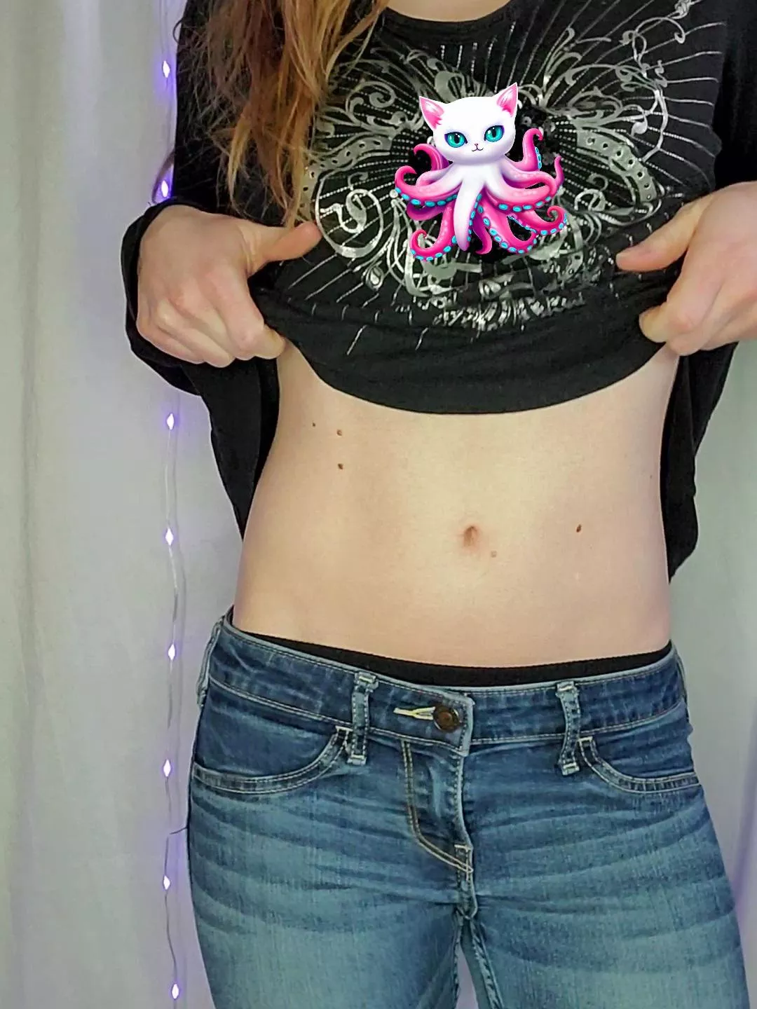 A sneak peek at my hidden button. posted by nocapkitten