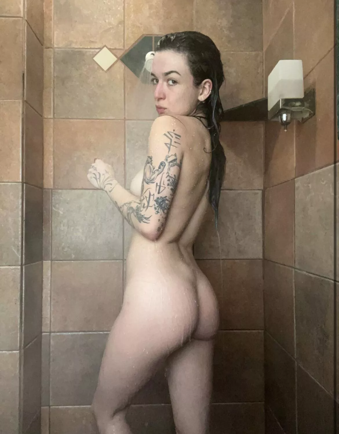 are you getting in? 🖤💦🐈‍⬛ posted by sluttyravekitty