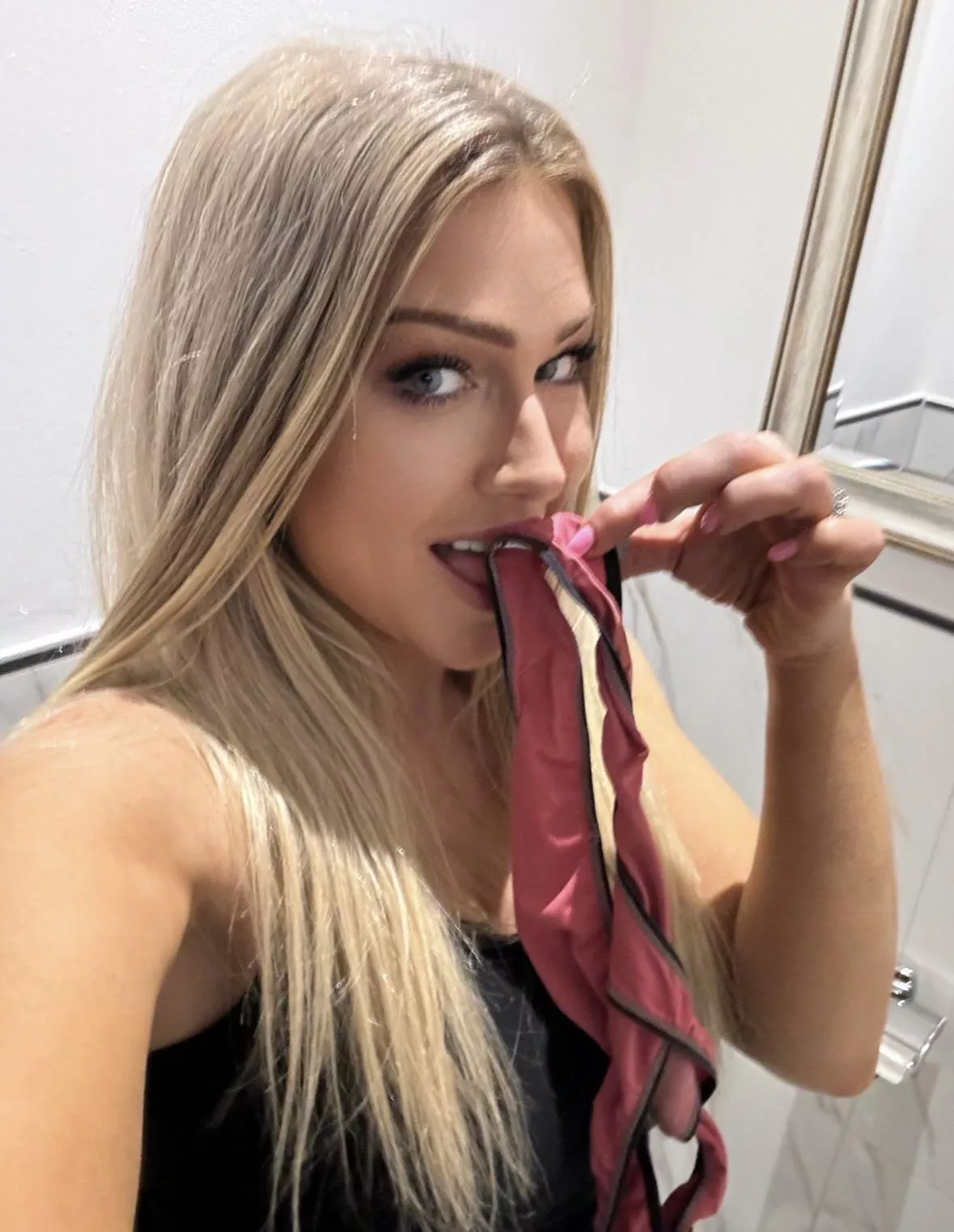 Bathroom selfie… you wanna taste posted by Siennagibs