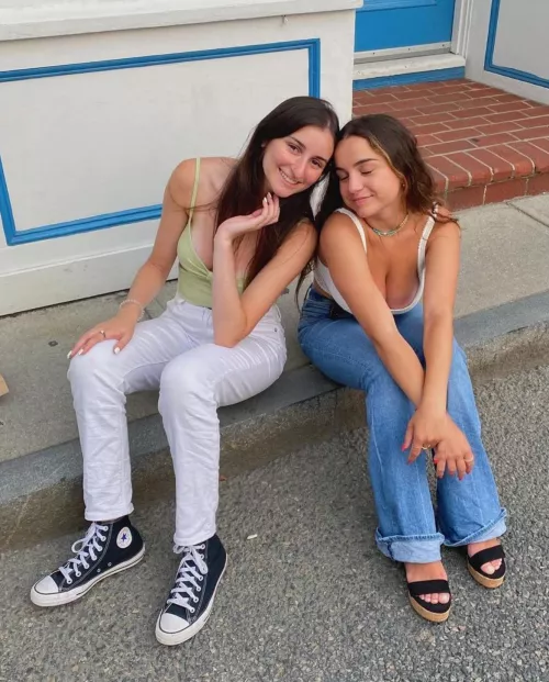 Besties by DiddyDoodz