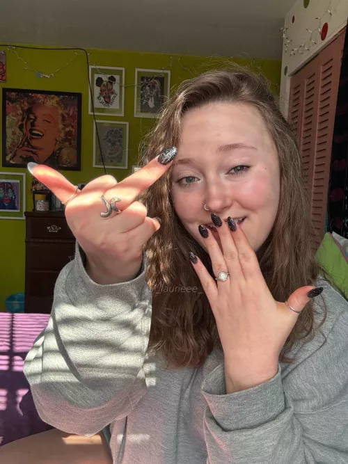 Black holographic glitter 💅🏼 by _laurieee_