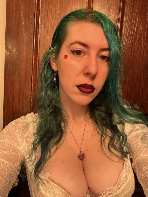 Busty selfie by sirenskiss3