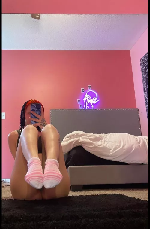 Do you like them on me? (f) by Sadie_gomezz