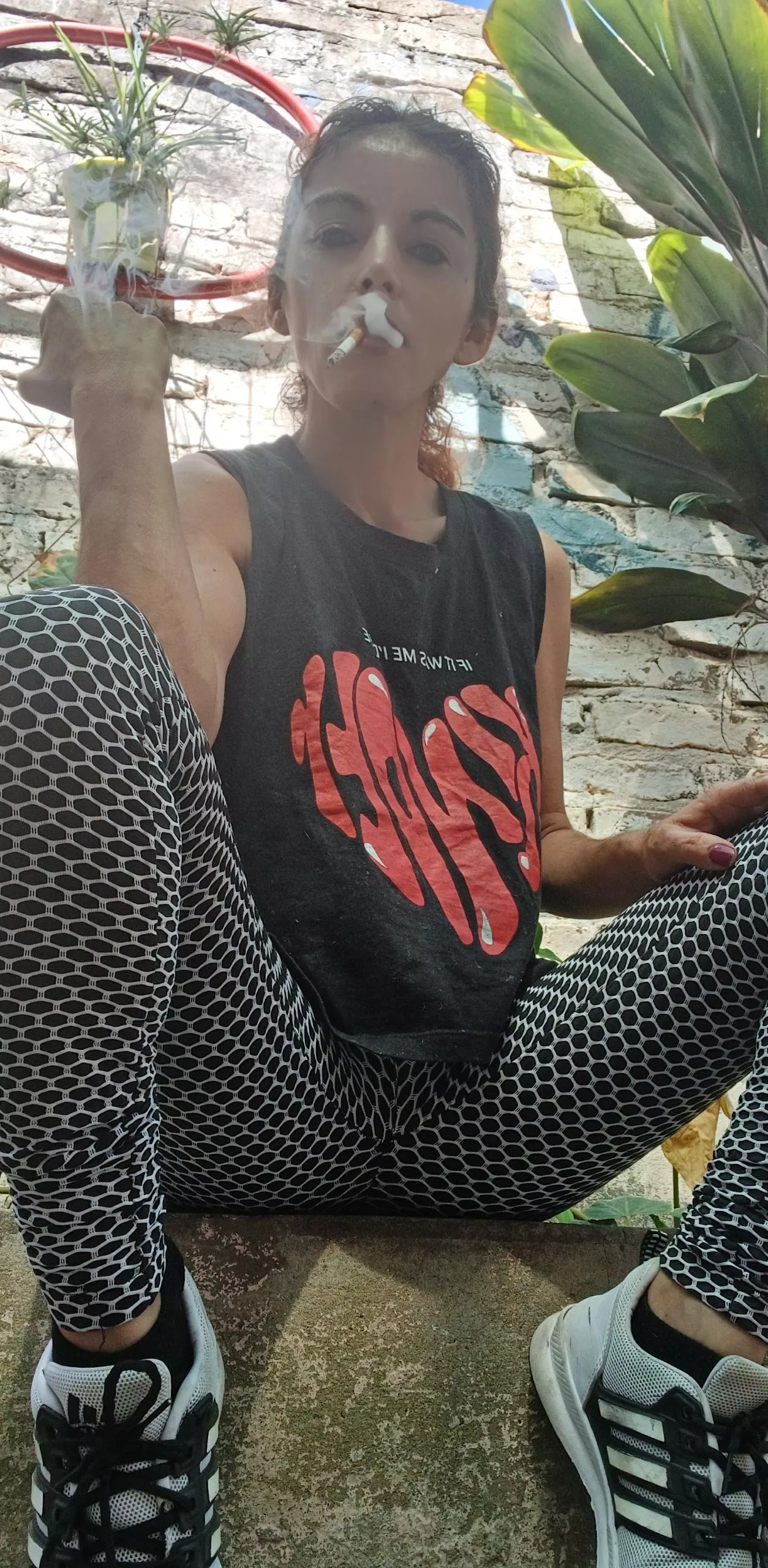 Do you want to accompany me to smoke? posted by veRo3359