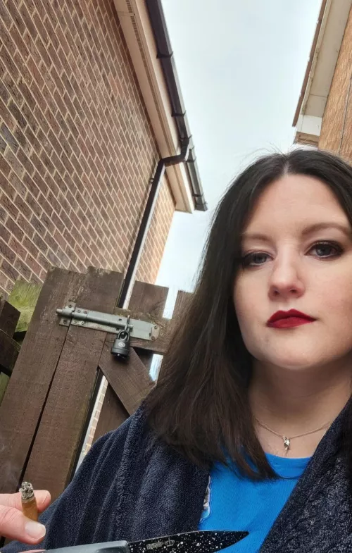 Dont smoke but hold for my husband by South_Fee_7220