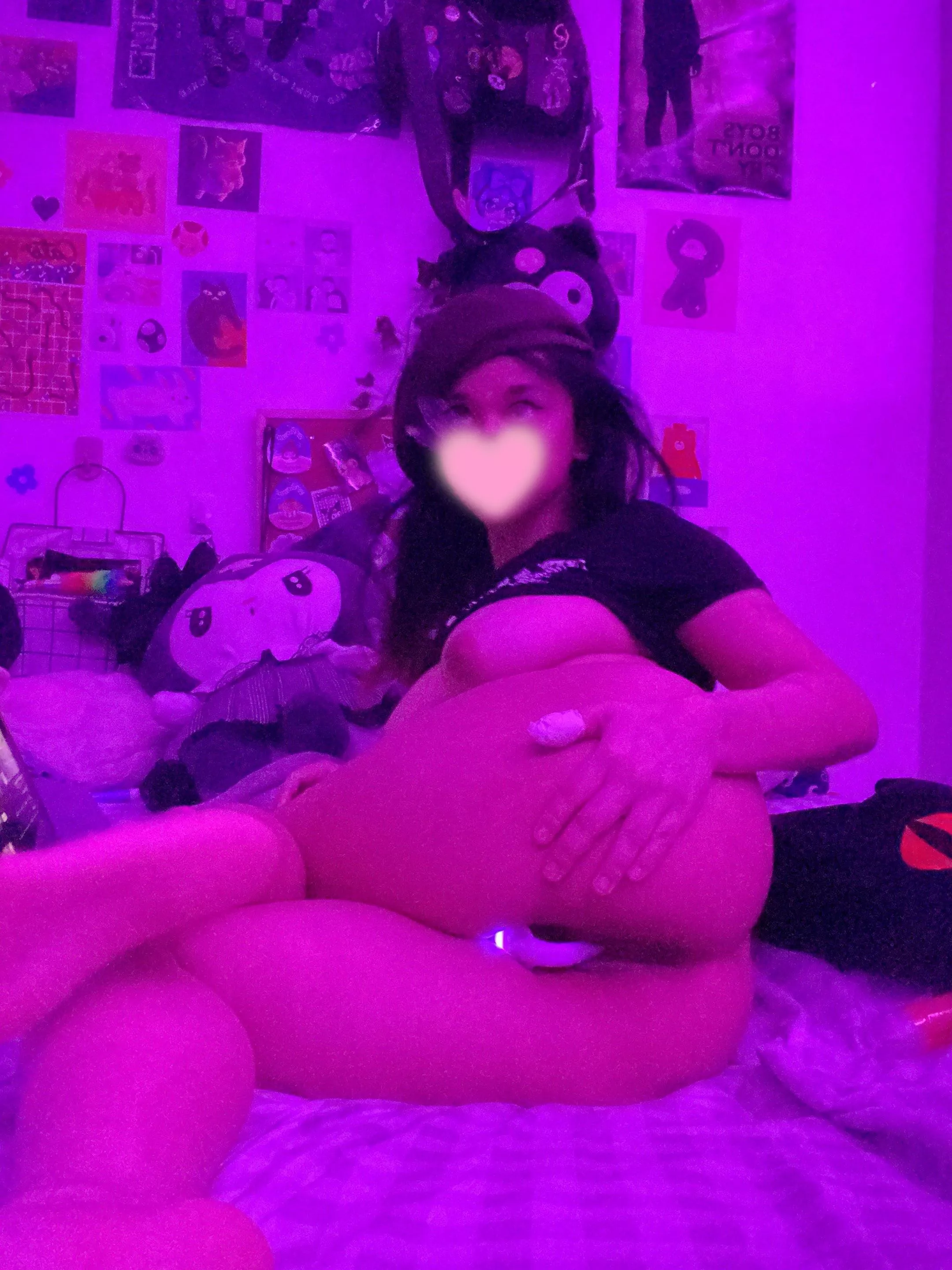 [F20] would you fuck me in the pussy or ass? 💜🖤 posted by rucucucucu