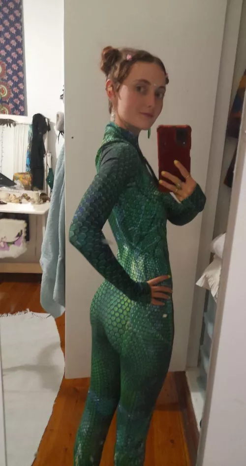 feeling so cute, this green bodysuit tho, wow F18 by aluyarabanib