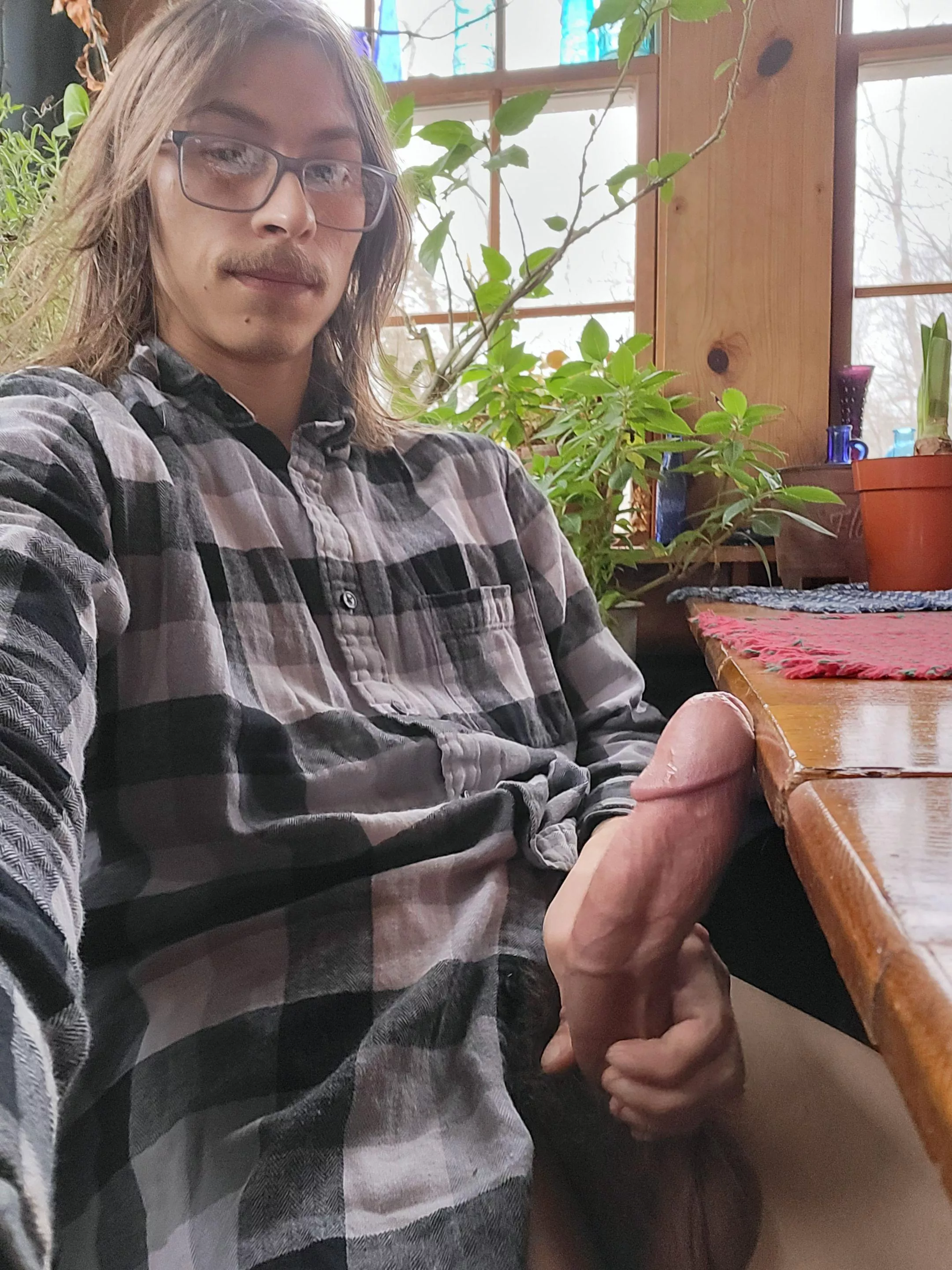 Hanging out🫣🌿 posted by oatsme