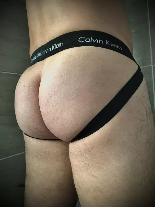 Hey 🍑 by LeeDoesTheWoods