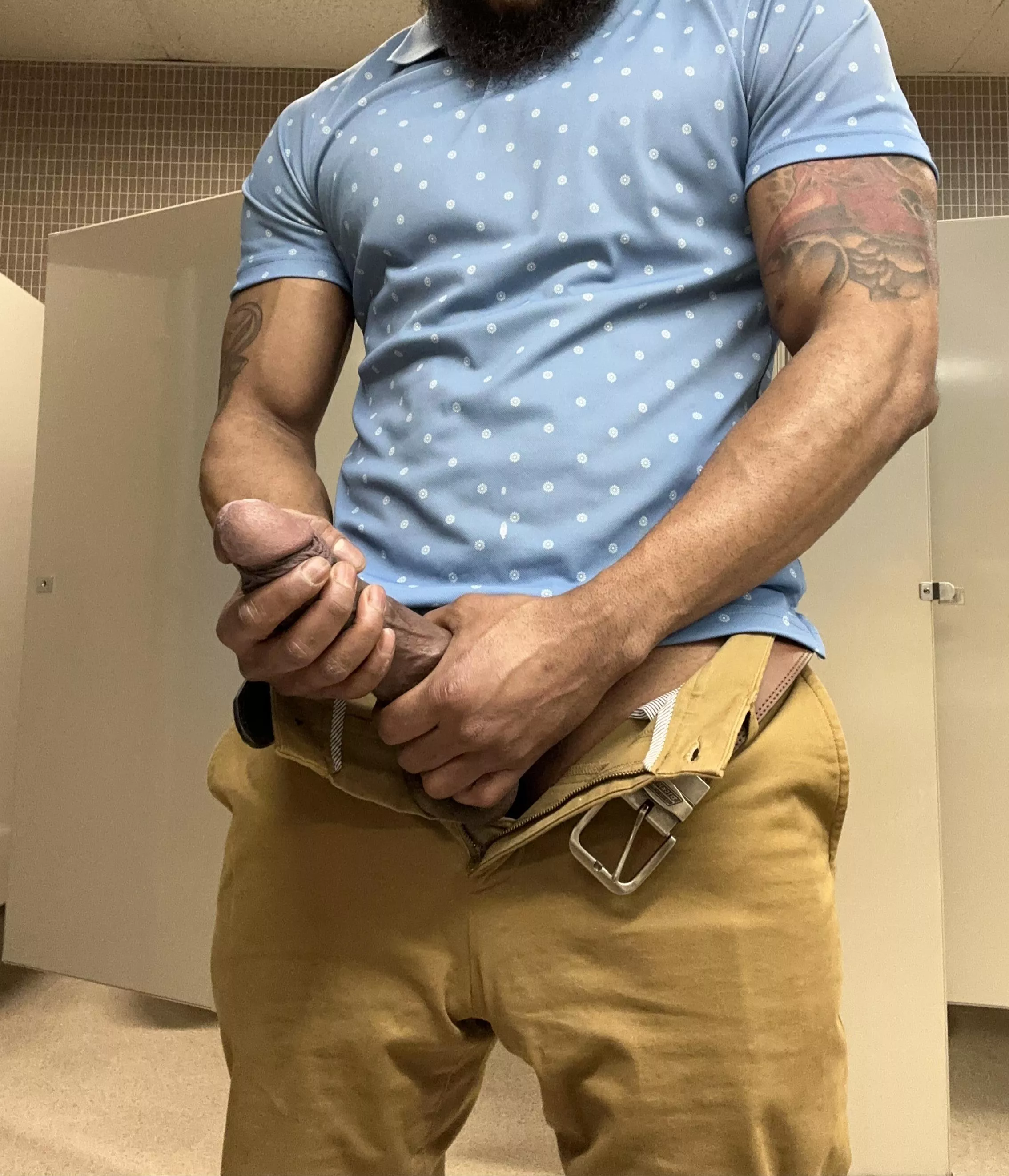 I need a hand posted by Smooth_Ad_9102