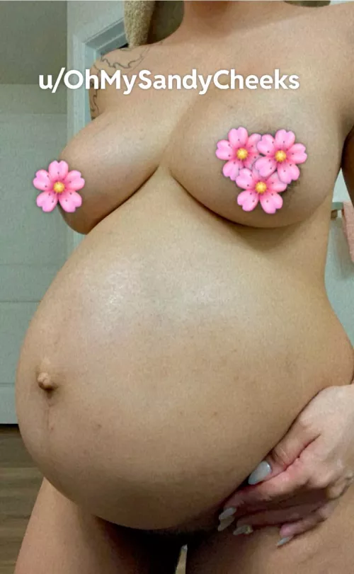 I’m ready for my pregnancy growth spurt, are you? Final Trimester is creeping up! 🤩 by OhMy-SandyCheeks