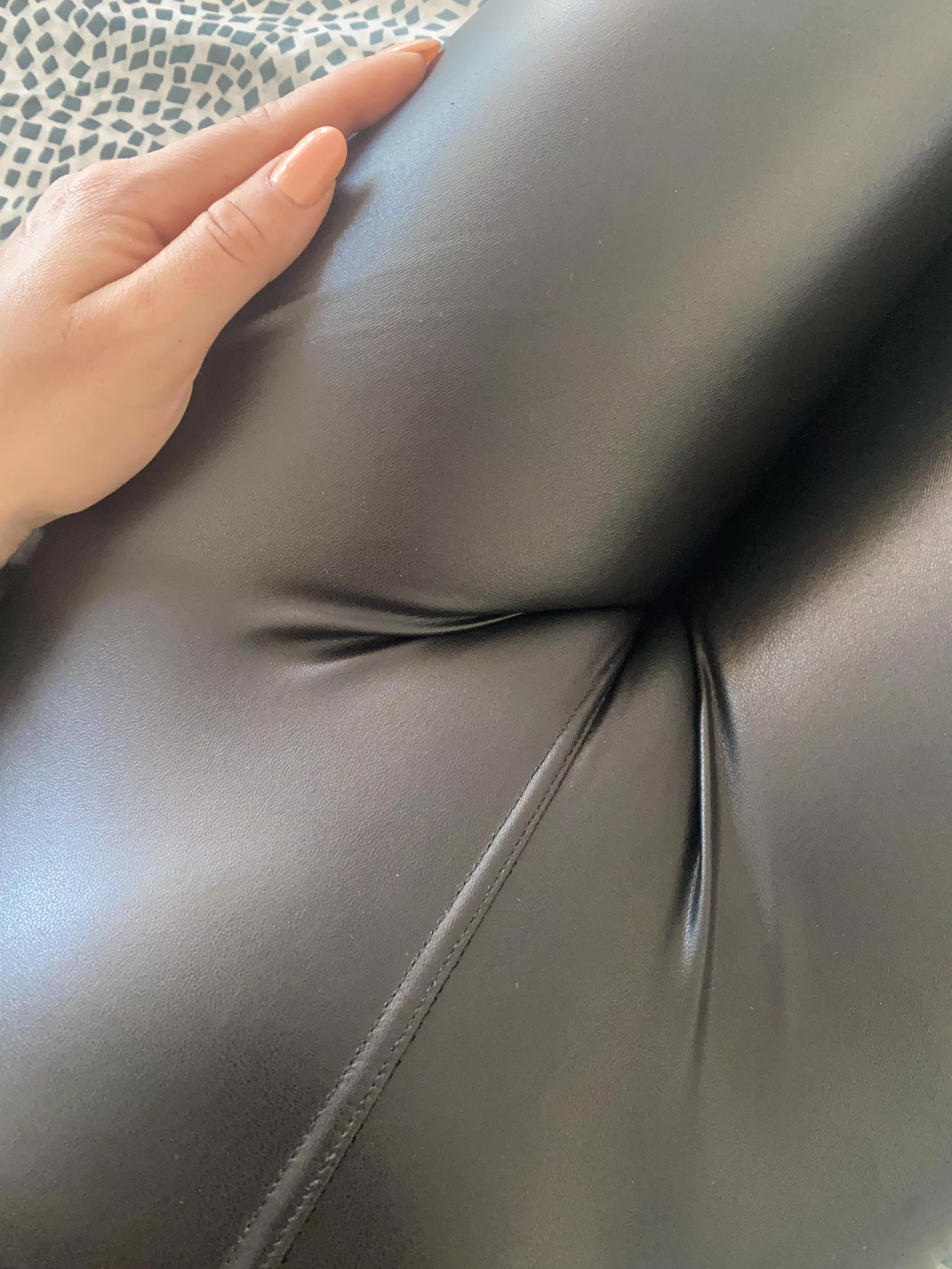 Leather leggings posted by NatyBond_OF