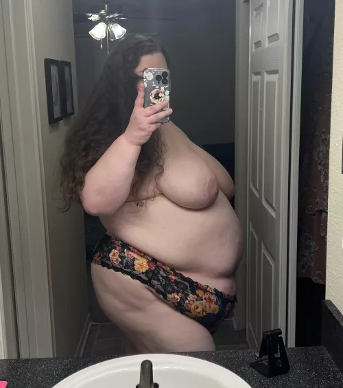 Let me keep you company tonight 😘 by arealhandful